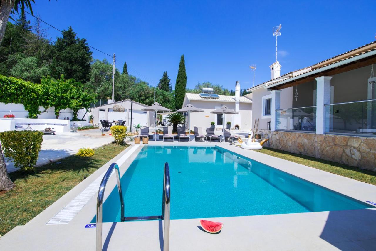 Grande Terra Villas With Swimming Pool Spartylas Exterior photo