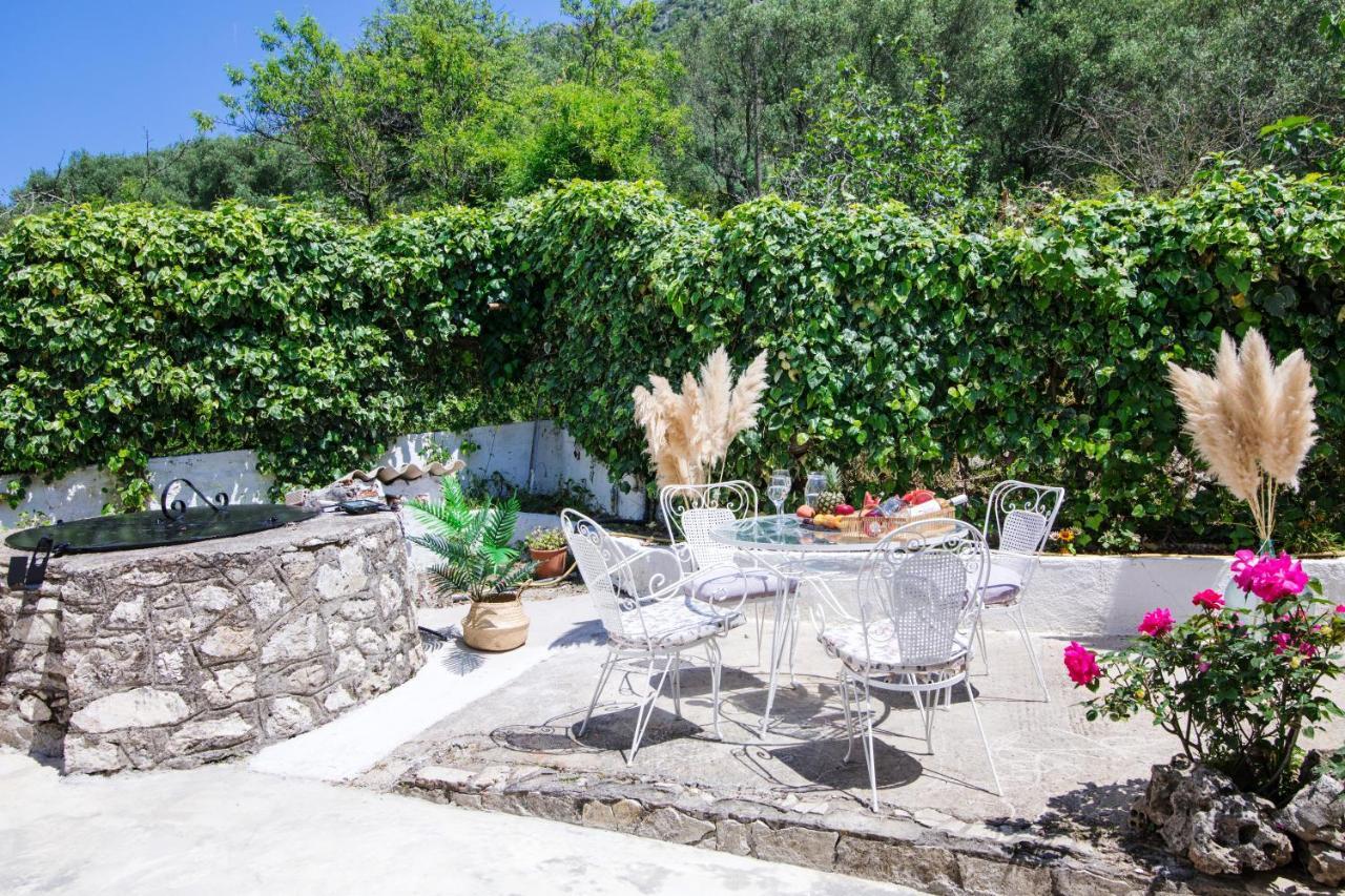 Grande Terra Villas With Swimming Pool Spartylas Exterior photo